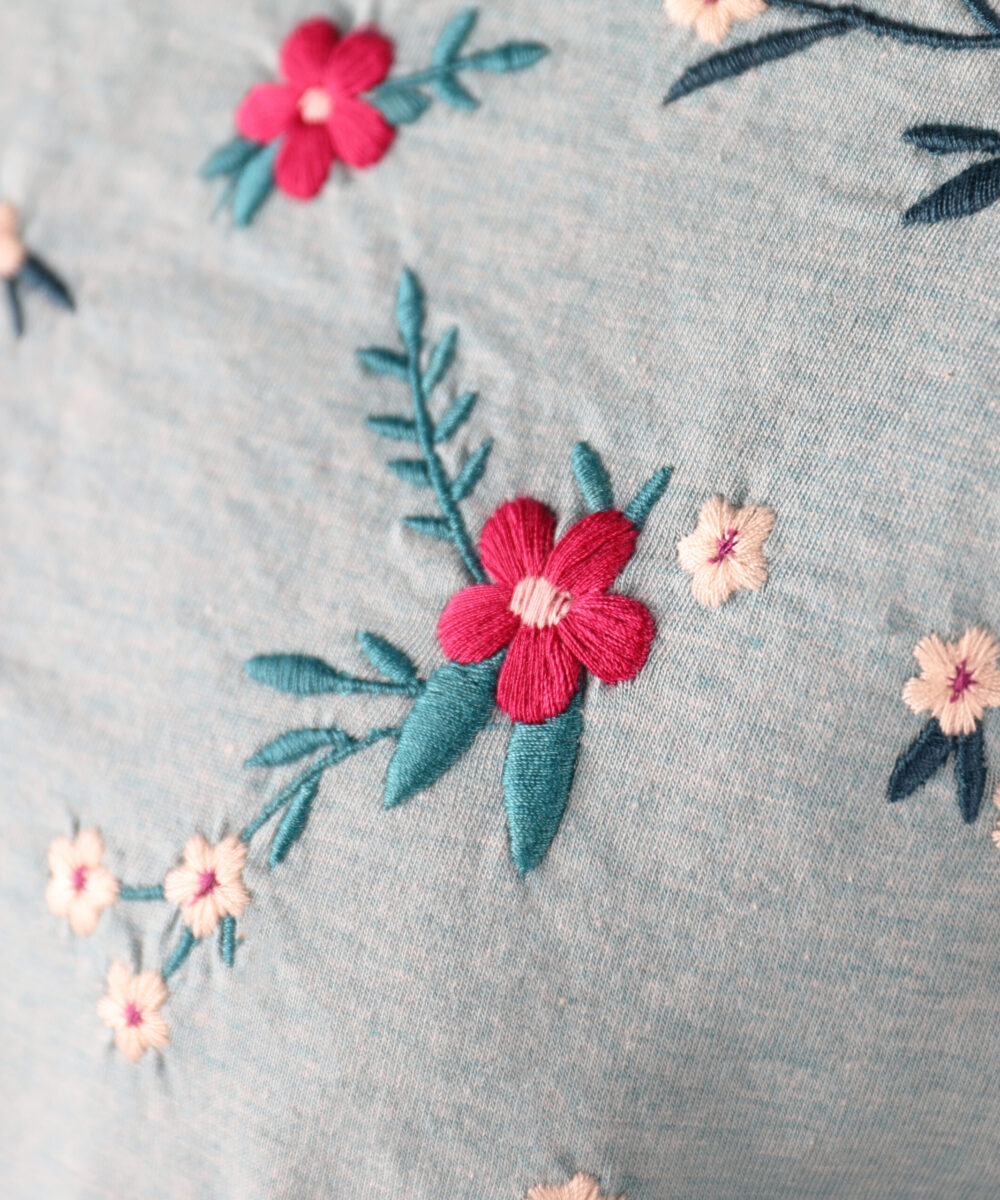 بلوز زنانه گلدوزی طرح گل